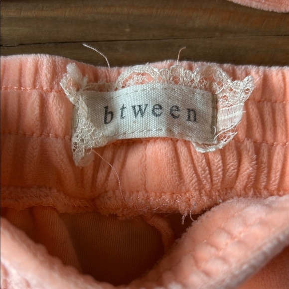 btween Kids Matching Set in Peach, fleece hoodie and pants, Size 7 - Picture 2 of 4